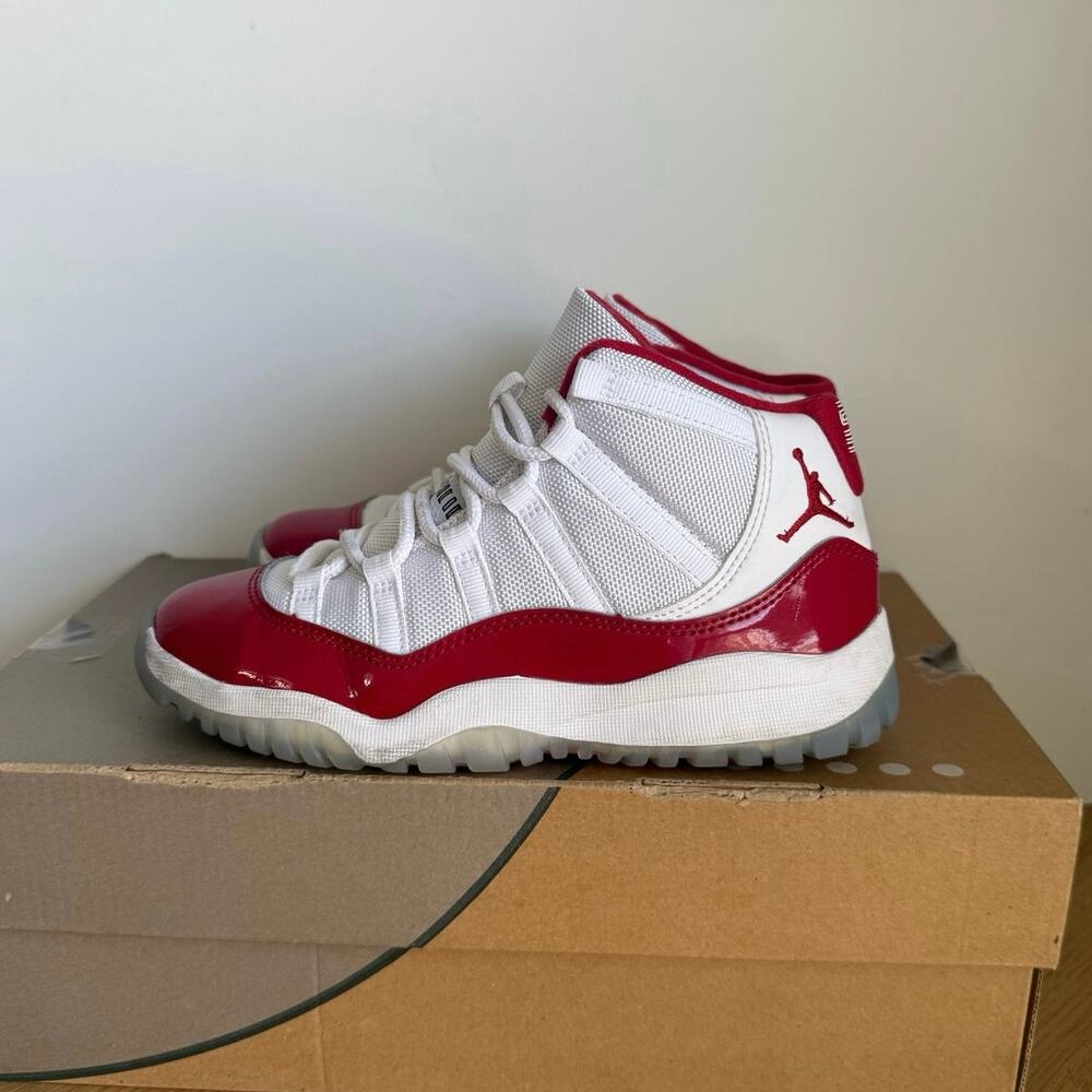 Nike Air Jordan 11 Retro ‘Cherry’ Kids Sneakers- SZ 2 Y - Picture 4 of 15